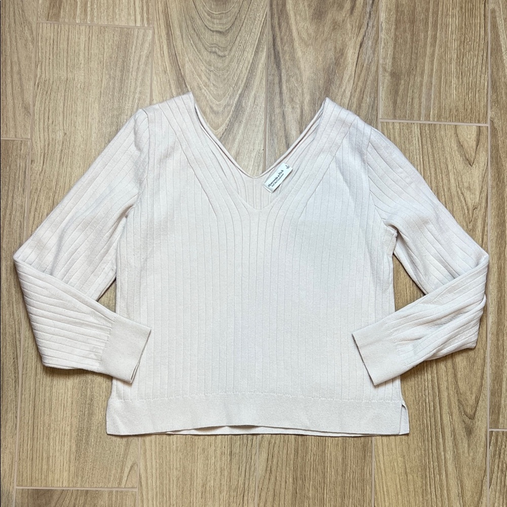 Abercrombie & Fitch Luxeloft Slouchy Cream Ribbed Knit V-neck Sweater‎